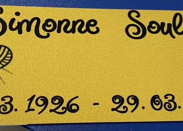 Créez des plaques funéraires personnalisées – Un accompagnement pour traverser un deuil difficile
