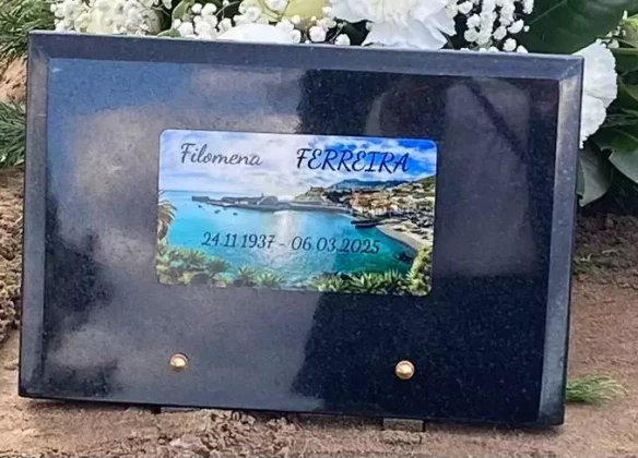Pourquoi créer une plaque funéraire personnalisée ?