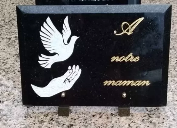 Créez des plaques funéraires personnalisées – Un accompagnement pour traverser un deuil difficile